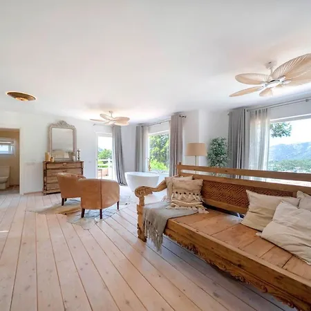 Secluded With Sea View & Private Pool