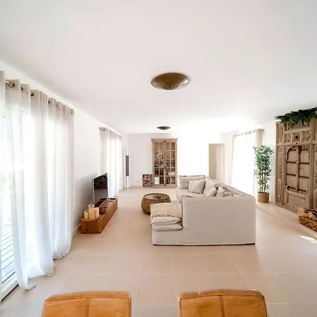 빌라 Secluded With Sea View & Private Pool 교젝